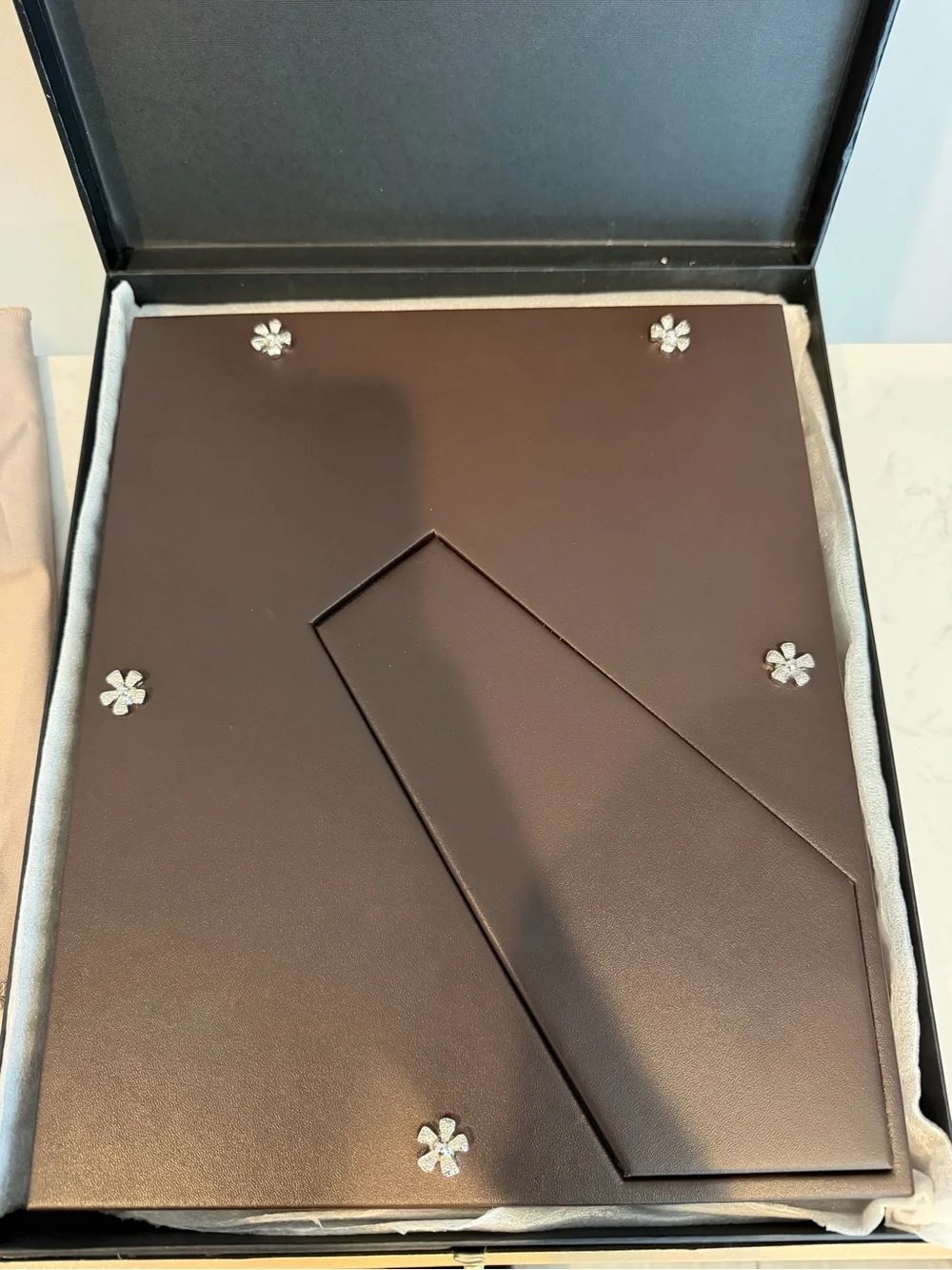 LObjet brand new